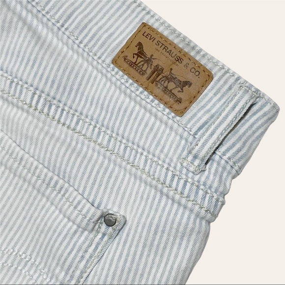 Levi’s Shorty Shorts Lightwash Striped - Picture 4 of 10